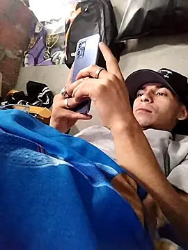 Snapshot of Tussi-amor chatting on 02-12-26, 12:22 Tussi-amor online show from 02-12-26, 12:22