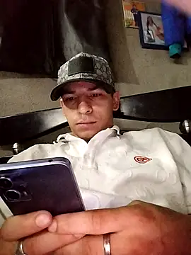 Snapshot of Tussi-amor chatting on 02-19-26, 11:28 Tussi-amor online show from 02-19-26, 11:28