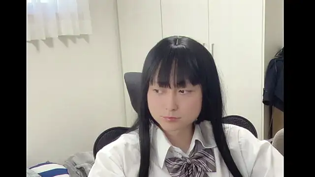 Mia032 online show from 12-19-25, 01:45