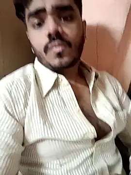 Snapshot of TreatedMachine6 chatting on 11-01-25, 11:01 TreatedMachine6 online show from 11-01-25, 11:01