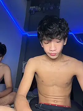 Kailertwink online show from 07-24-26, 06:17
