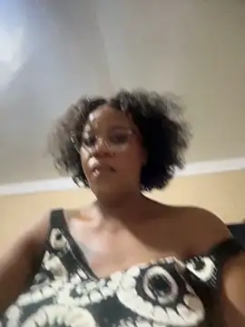 Snapshot of THICKBUNNYCHICKxxx chatting on 02-05-26, 08:35 THICKBUNNYCHICKxxx online show from 02-05-26, 08:35