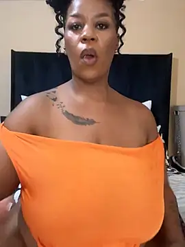 Snapshot of THICKBUNNYCHICKxxx chatting on 02-20-26, 10:38 THICKBUNNYCHICKxxx online show from 02-20-26, 10:38