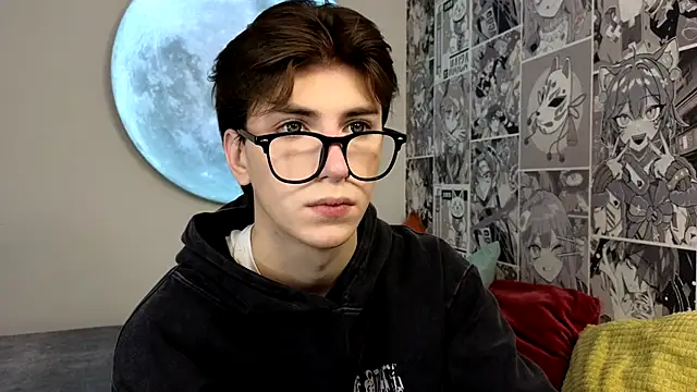 Snapshot of Oliver_Starboy chatting on 10-16-25, 06:36 Oliver Starboy online show from 10-16-25, 06:36