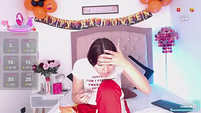 Snapshot of AmelieAndAce chatting on 10-08-25, 12:58 AmelieAndAce online show from 10-08-25, 12:58