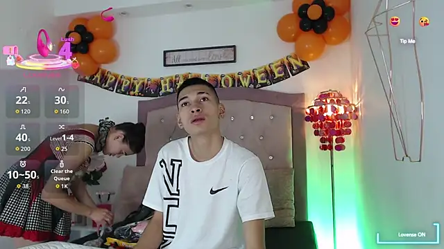 Snapshot of AmelieAndAce chatting on 10-09-25, 12:47 AmelieAndAce online show from 10-09-25, 12:47