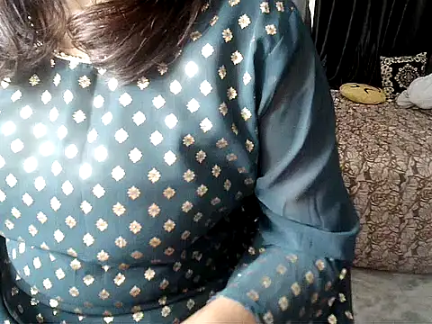 Snapshot of Anaconda-Mall chatting on 10-23-25, 04:50 Anaconda-Mall online show from 10-23-25, 04:50