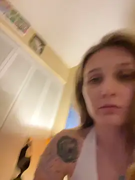 Snapshot of AutumnTides chatting on 10-02-25, 04:08 AutumnTides online show from 10-02-25, 04:08