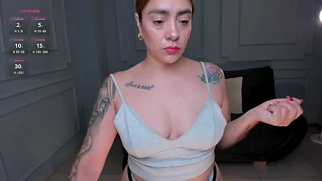 Snapshot of CorinaJames chatting on 10-18-25, 11:33 CorinaJames online show from 10-18-25, 11:33