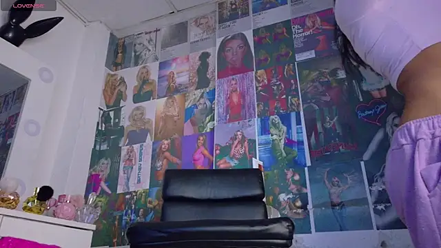 Snapshot of Mistileav chatting on 03-13-26, 07:09 Mistileav online show from 03-13-26, 07:09