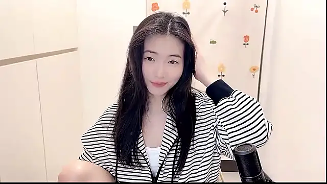 Rosalind xixi online show from 10-27-25, 03:32