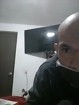 Snapshot of mexhotbi chatting on 11-22-25, 01:43 mexhotbi online show from 11-22-25, 01:43