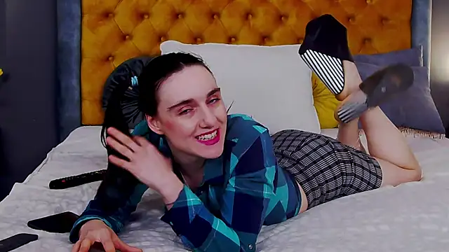 Jessica White  online show from 04-10-26, 03:45