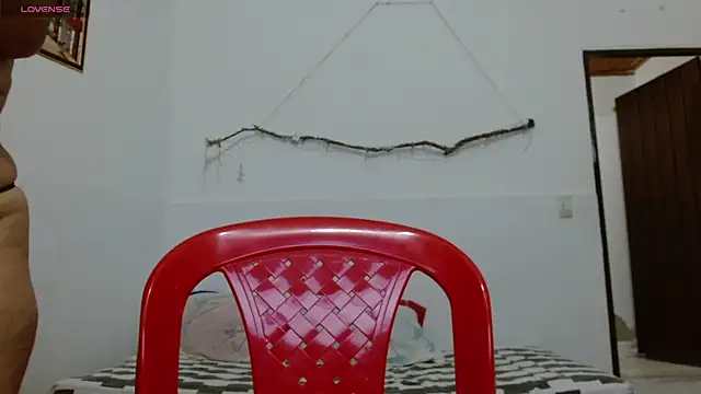 Snapshot of 18and45couple chatting on 01-10-26, 09:52 18and45couple online show from 01-10-26, 09:52