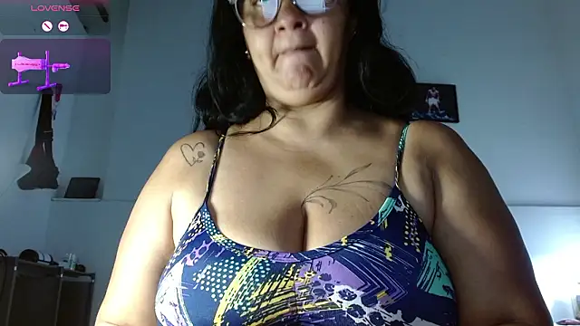 Snapshot of 18and45couple chatting on 03-16-26, 04:18 18and45couple online show from 03-16-26, 04:18