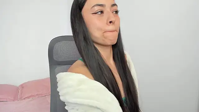 Snapshot of canelleGarces chatting on 07-23-26, 05:11 canelleGarces online show from 07-23-26, 05:11