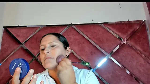 KikaDuque online show from 06-18-26, 07:29