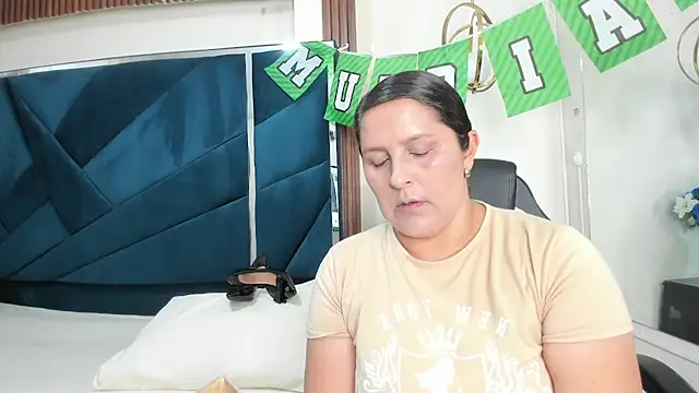 KikaDuque online show from 07-05-26, 06:59