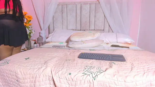 Rachellcooperrr online show from 10-16-25, 08:15