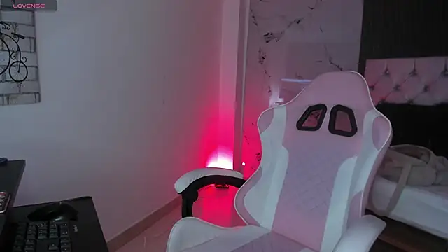 Snapshot of chloesagee chatting on 10-06-25, 10:18 chloesagee online show from 10-06-25, 10:18