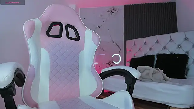 Snapshot of chloesagee chatting on 10-22-25, 11:26 chloesagee online show from 10-22-25, 11:26