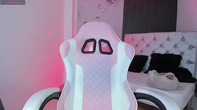 Snapshot of chloesagee chatting on 10-29-25, 11:06 chloesagee online show from 10-29-25, 11:06