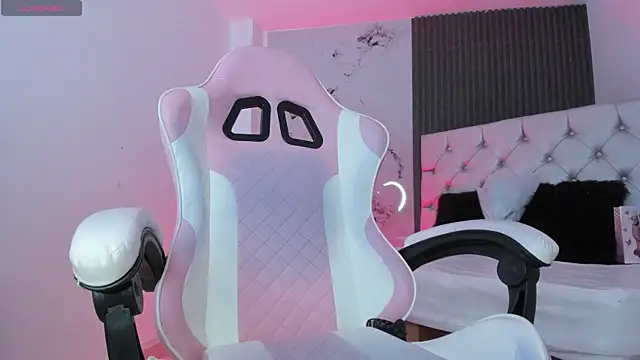 Snapshot of chloesagee chatting on 11-08-25, 11:47 chloesagee online show from 11-08-25, 11:47