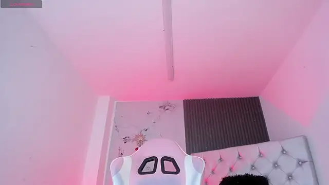 Snapshot of chloesagee chatting on 12-19-25, 11:45 chloesagee online show from 12-19-25, 11:45