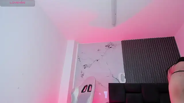 chloesagee online show from 06-25-26, 10:47