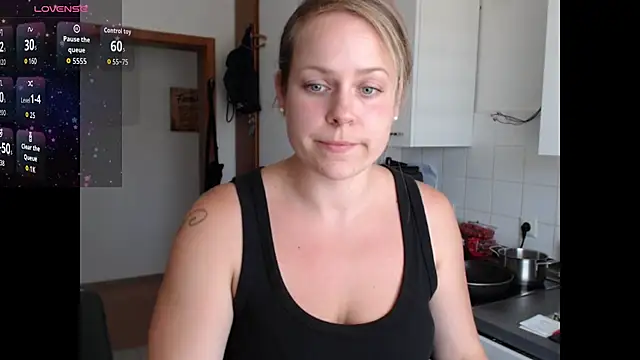 Snapshot of NinaBluex chatting on 07-20-26, 05:15 NinaBluex online show from 07-20-26, 05:15