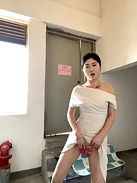 Snapshot of xtt1689999 chatting on 11-30-25, 04:27 xtt1689999 online show from 11-30-25, 04:27