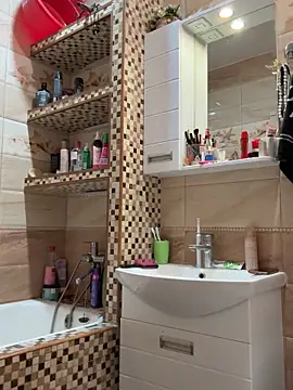 EvvaMur online show from 10-15-25, 01:06