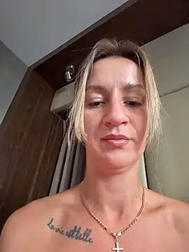 EvvaMur online show from 12-18-25, 01:00