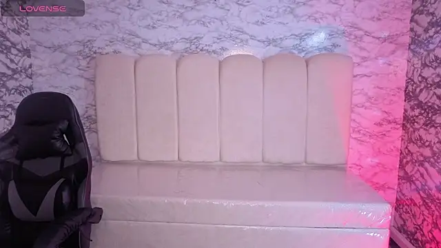 Luna Star v online show from 10-14-25, 04:02