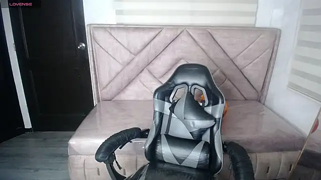 Luna Star v online show from 10-18-25, 03:31