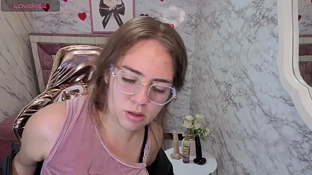 Luna Star v online show from 11-15-25, 08:38