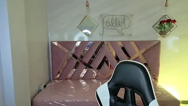 Luna Star v online show from 11-20-25, 03:18