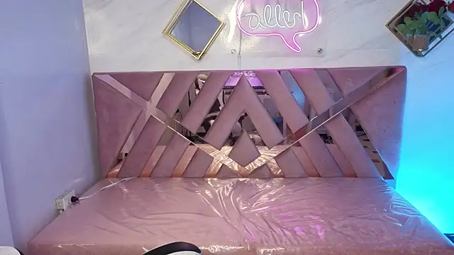 Luna Star v online show from 11-26-25, 03:29