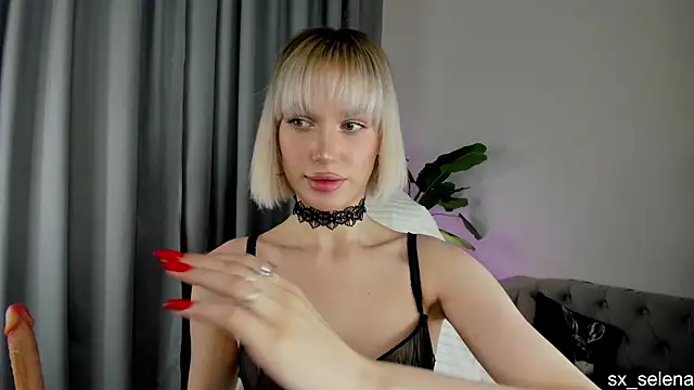 Ice Strawberry online show from 04-26-26, 03:04