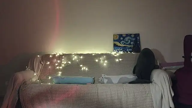 Snapshot of Pixxxis chatting on 10-30-25, 12:12 Pixxxis online show from 10-30-25, 12:12