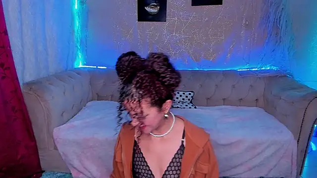 Snapshot of teamlover00 chatting on 10-10-25, 05:39 teamlover00 online show from 10-10-25, 05:39