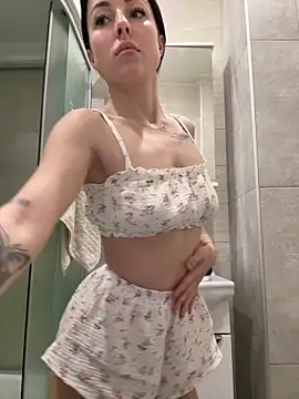 Snapshot of SakuraSara chatting on 10-13-25, 04:12 SakuraSara online show from 10-13-25, 04:12