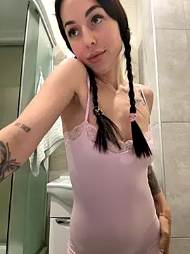 Snapshot of SakuraSara chatting on 11-09-25, 03:10 SakuraSara online show from 11-09-25, 03:10