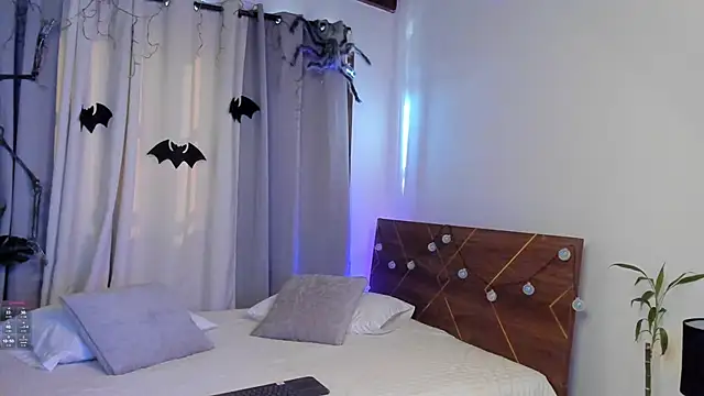 Snapshot of Perfect_design_ chatting on 10-18-25, 12:39 Perfect design online show from 10-18-25, 12:39