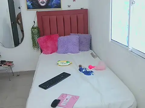 Daniiela lan online show from 11-18-25, 05:06