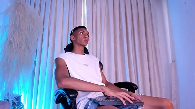 JulienSaint online show from 04-12-26, 11:48