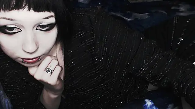 Snapshot of _LUCY_LAVE chatting on 11-04-25, 04:33 LUCY LAVE online show from 11-04-25, 04:33