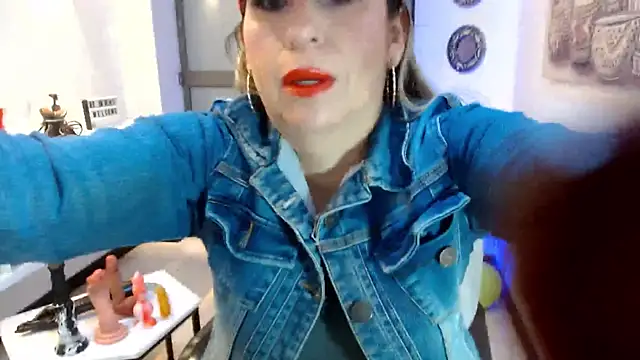 Snapshot of DianaPearls chatting on 05-09-26, 10:31 DianaPearls online show from 05-09-26, 10:31