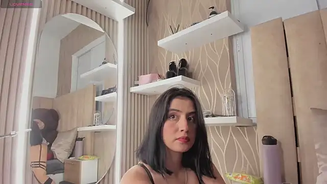 Snapshot of Melani_Rosse chatting on 10-26-25, 05:02 Melani Rosse online show from 10-26-25, 05:02