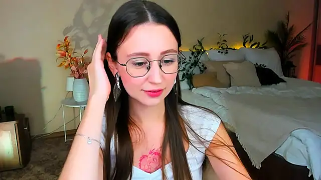 YourLovellyStory online show from 11-18-25, 05:39